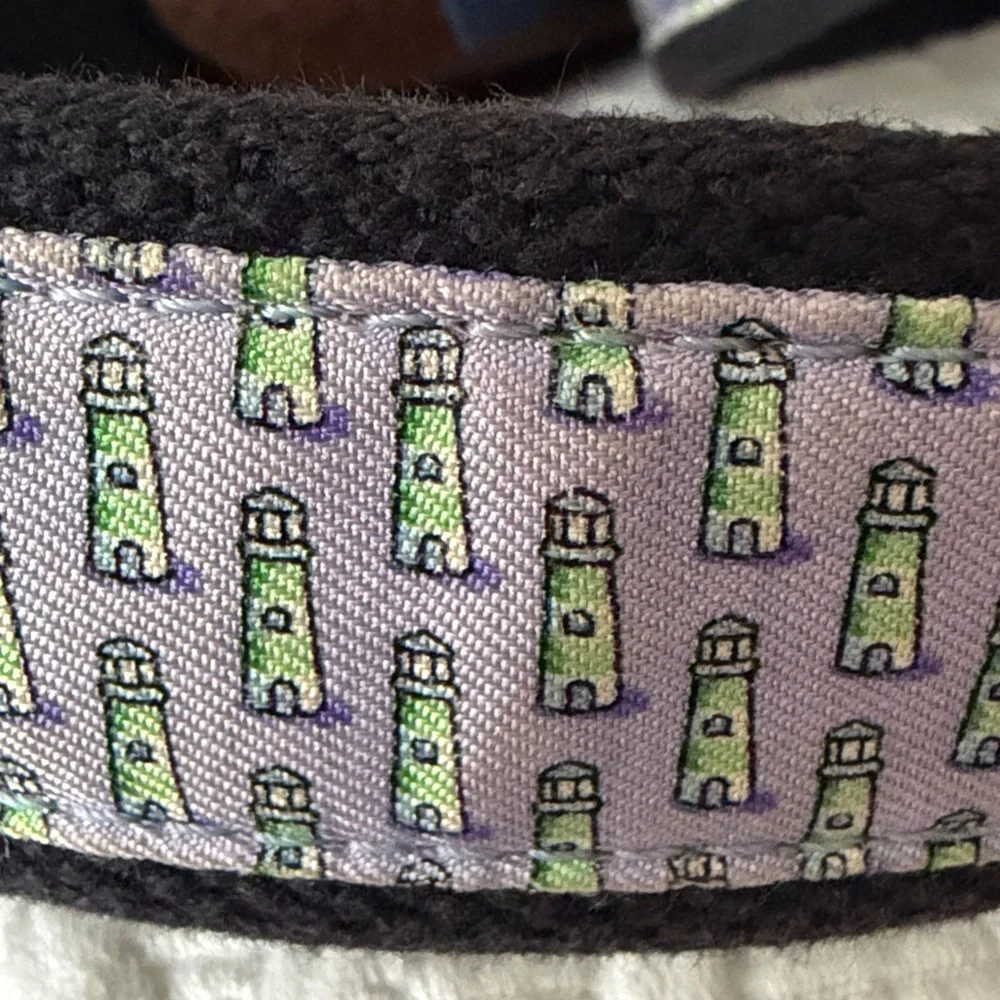 Vineyard Vines Belt, Size 30, Navy webbing with lavender lighthouse print